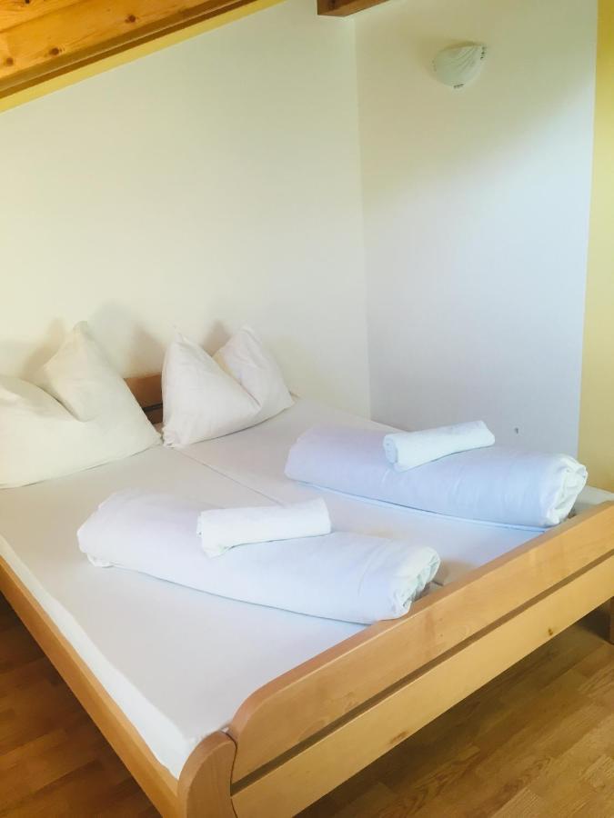 Omladinski Hotel Rostovo Bugojno Bagian luar foto